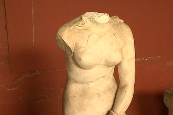 La statue du musée archéologique a perdu sa tête