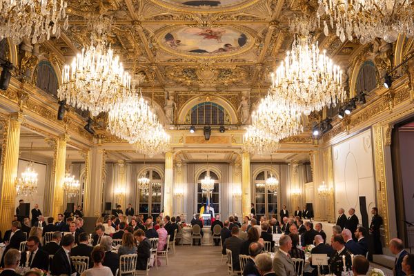 L'une des rares photographies de presse prises pendant le dîner donné au palais présidentiel pour le couple royal belge.