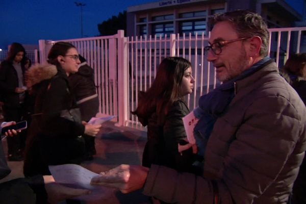 Les syndicats essaient de mobiliser les jeunes pour la manifestation de mardi