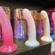 Offrir un sex toy à Noël, une idée audacieuse qui peut surprendre autant qu’elle séduit.