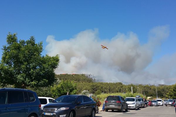 Trois départs de feu ont été signalés samedi 14 juillet à Istres.