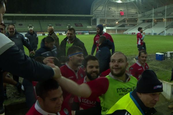 La joie des périgourdins qui quittent Beaublanc victorieux du choc des leaders contre l'USA Limoges, 20 à 13.