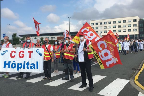 Plus de 250 personnes se sont mobilisées ce mardi 16 juin à Calais. 