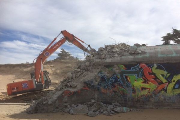 La destruction des blockhaus sur la plage de St-Clément-les-Baleines sur l'île de Ré.