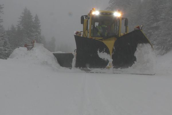 Dans le département de l'Isère, 400 agents sont chargés de l'entretien des routes.