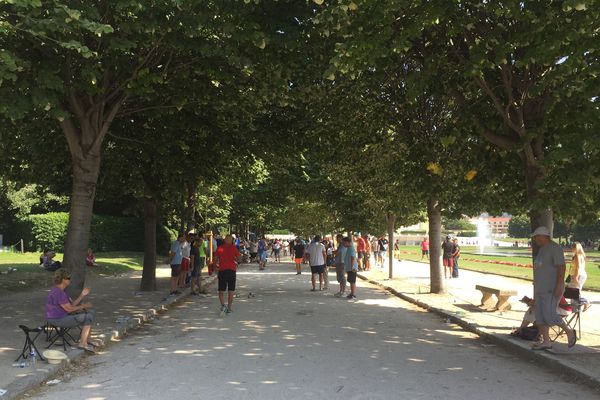 Les allées du Chateau Borély qui accueille la Marseillaise à pétanque