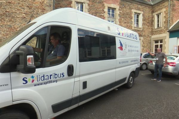 Le Solidaribus du Secours Populaire pour une distribution aux bénéficiaires