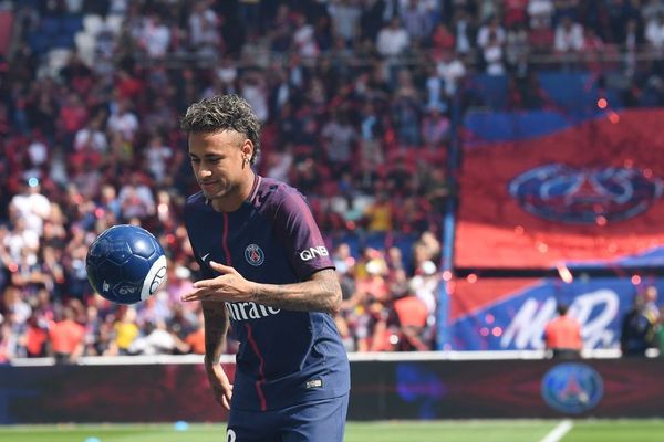 Neymar lors de sa présentation aux supporters du PSG au Parc des Princes - 05/08/2017 - AFP