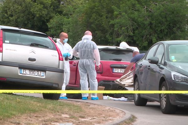 Le jeune homme de 18 ans a trouvé la mort vers 3h45 du matin le 19 mai, dans une voiture garée rue Pablo-Picasso au nord d'Amiens.