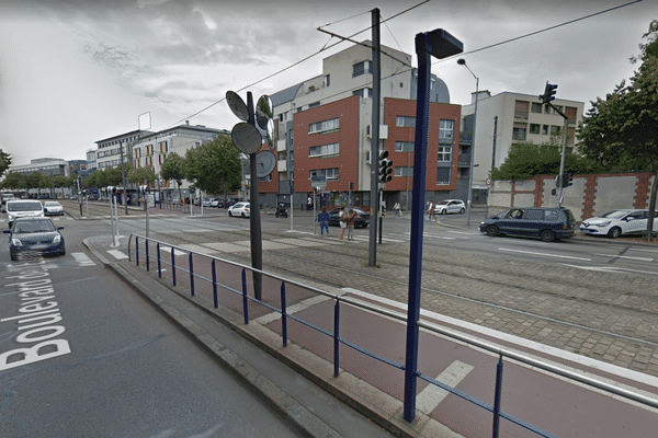 L'accident a eu lieu au carrefour entre le boulevard de l'Europe et la rue d'Elbeuf à Rouen.