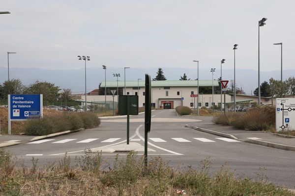 Il était autorisé à sortir du centre pénitentiaire de Valence dans le cadre d'une activité de réinsertion. Il s'est fait la belle.