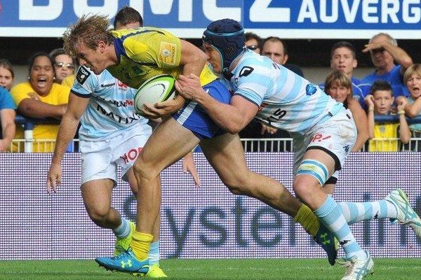 Le clermontois Aurélien Rougerie en route pour l'essai contre le Racing le 6 septembre au stade Marcel Michelin.