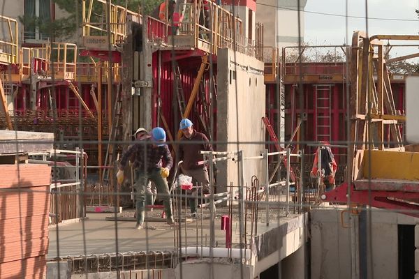 Le secteur du bâtiment souffre de la baisse du nombre de marchés publics.