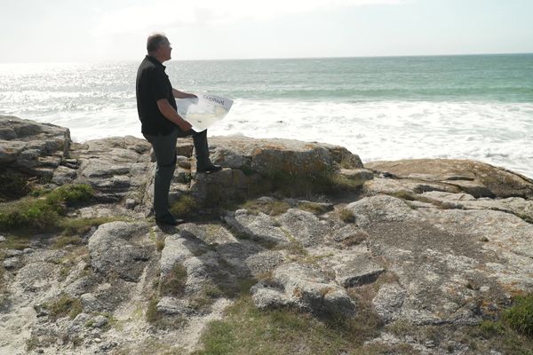 Yann Riou réalise un travail de collecte depuis les années 90. Comme ici à Lampaul-Plouarzel dans le Finistère