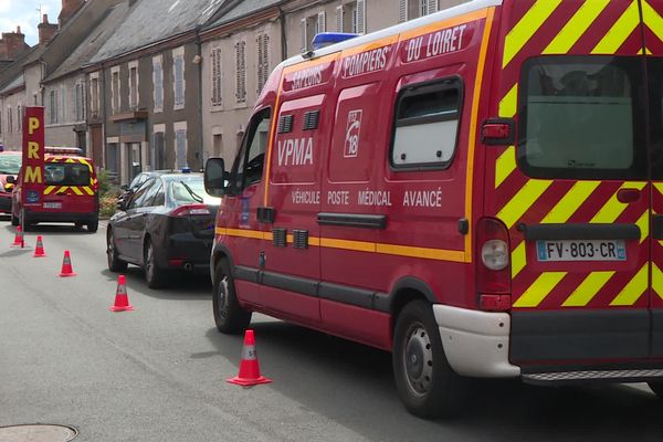 A 19h, les services de gendarmerie et de secours bloquaient toujours l'accès au centre-ville de Cléry-Saint-André où s'est déroulé le terrible accident.