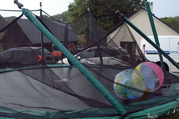 A Bourdainville, ce trampoline s'est envolé après le passage de la tempête.