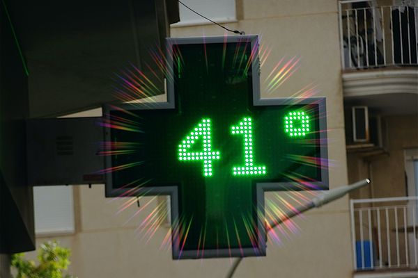 Depuis près d'une semaine, les températures dépassent les 34°C à Lyon.