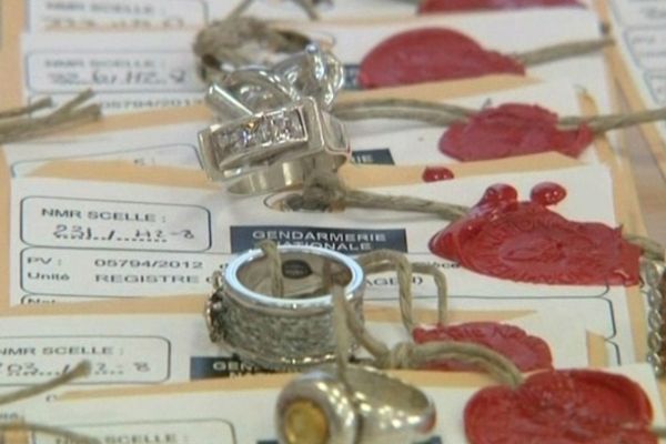 Bijoux, objets d'art, articles de luxe : 2000 scellés ont été révélés vendredi par la police. 