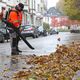 Sauf en cas d'arrêté municipal, la mairie à la charge d'entretenir les voies publiques, donc les trottoirs.