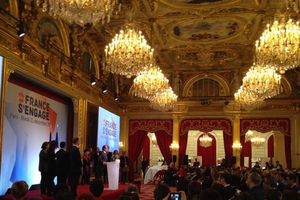 Cérémonie à l’Elysée, en présence du Président de la République et de Patrick KANNER, ministre de la Ville, de la Jeunesse et des Sports.