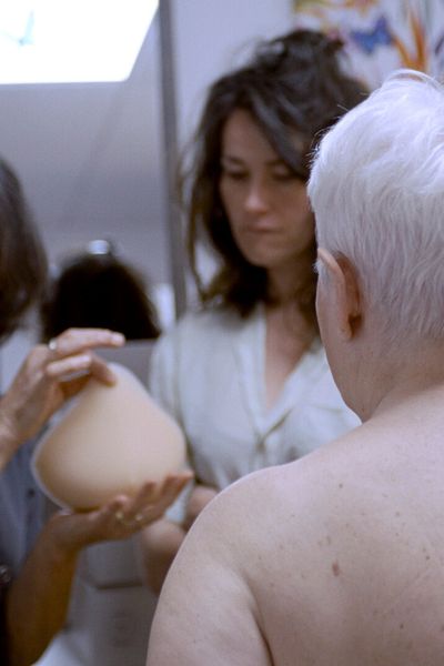 Émilie Maréchal accompagne sa mère Patricia dans son combat quotidien contre le cancer du sein.