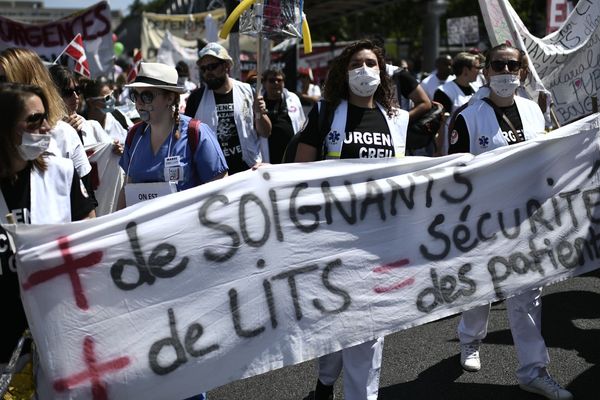 Manifestation nationale des personnels hospitaliers, le 2 juillet 2019 à Paris.