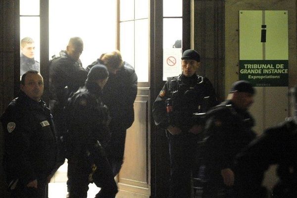 Un des accusés dans le procès des "Pink panthers" à Chambéry en 2008 - photo Jean-Pierre Clatot - Afp