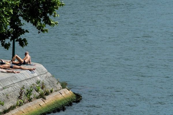 Météo France prévoit 42° à Créteil jeudi.