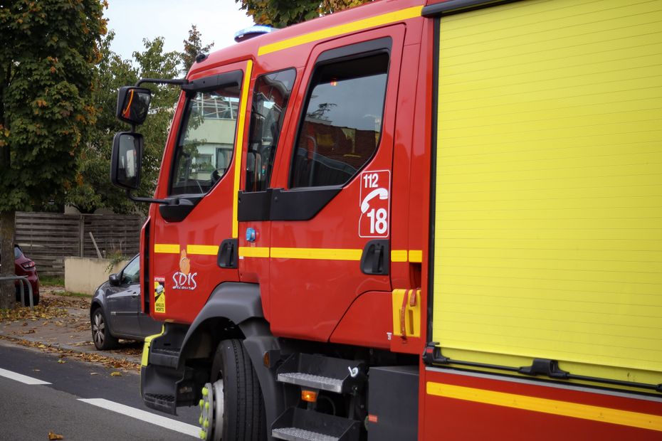 twelve lightly wounded near Chartres