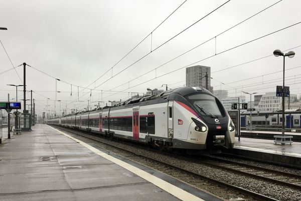 Un train Intercités en gare de Nantes, le 24 octobre 2019