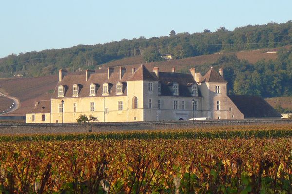 Le château du clos Vougeot accueille le salon "Livres en Vignes"