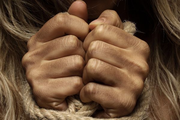 Une femme, victime de viol et retrouvée ligotée dans un champ dans les Pyrénées ariégeoises : un suspect a rapidement été mis en examen et placé en détention provisoire.