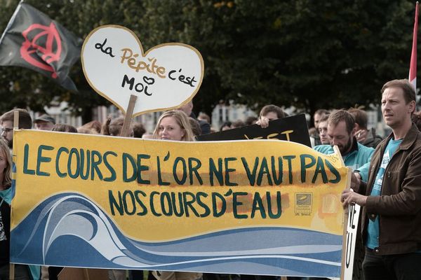 Manifestation contre l'exploitation minière dans le Pays basque, le 16 septembre 2017 à Bayonne. 