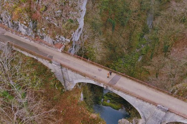 Le pont du diable, situé entre les communes de Sainte-Anne et Crouzet-Migette, dans le Doubs.