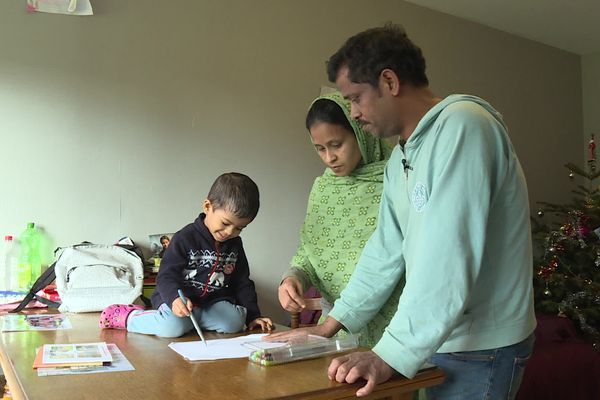 La famille Altaf est arrivée il y a un an à Uzerche (Corrèze), après avoir fui le Bangladesh, le 20 décembre 2024.