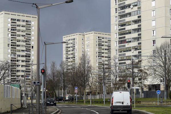 Aux Minguettes (Vénissieux), 7 tours seraient contrôlés par les trafiquants.