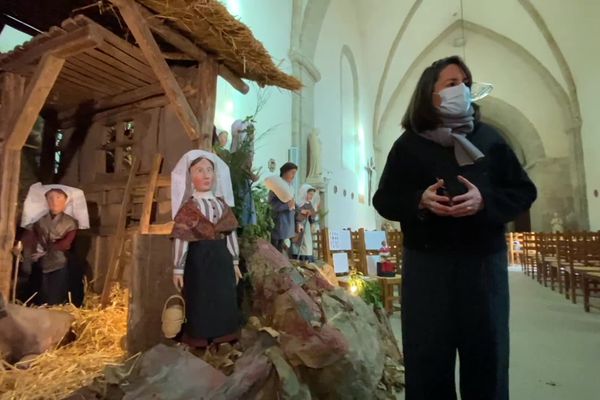 Stéphanie Birembaut conservatrice du musée Sabourdy présente Les bergers de Vicq-sur-Breuilh qui témoignagent d'une histoire de France.