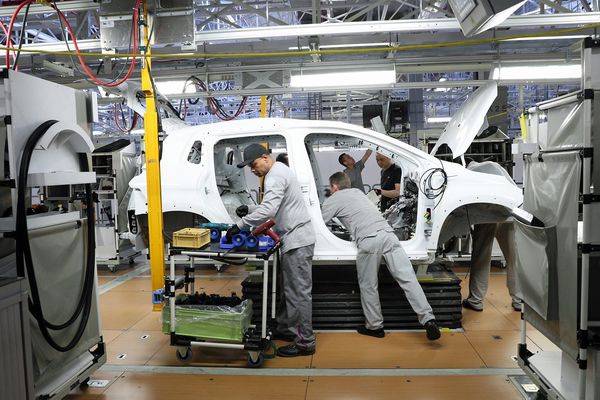 Nouvel atelier de montage sur le site de PSA (Peugeot Citroën Automobiles) à Mulhouse