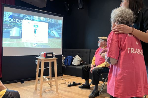 Des résidents d'un Ehpad de l'Aube s'affrontent lors d'un concours de jeux vidéos à Troyes.