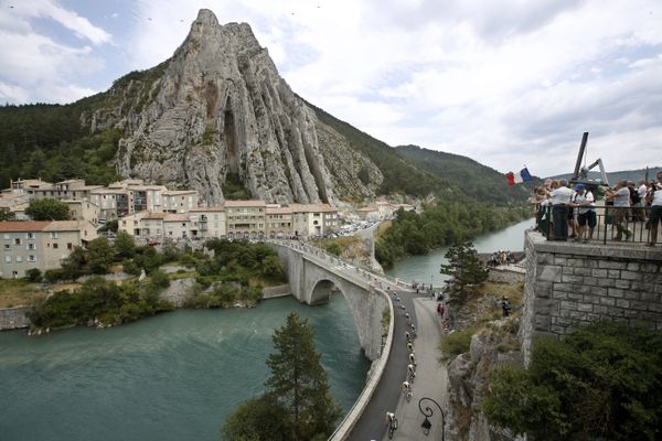 La flamme olympique passera par le Rocher de la Baume à Sisteron, ce samedi 11 mai.