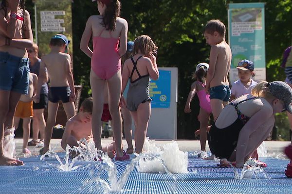 Chaque point d'eau a été pris d'assaut comme ici à Nancy.