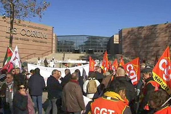 Montpellier - les manifestants devant le Corum où le Premier ministre participait aux Assises de la mer - 3 décembre 2013.