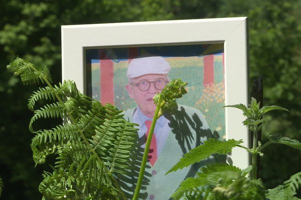 David Hockney réside dans le Pays d'Auge, à proximité du village de Beuvron