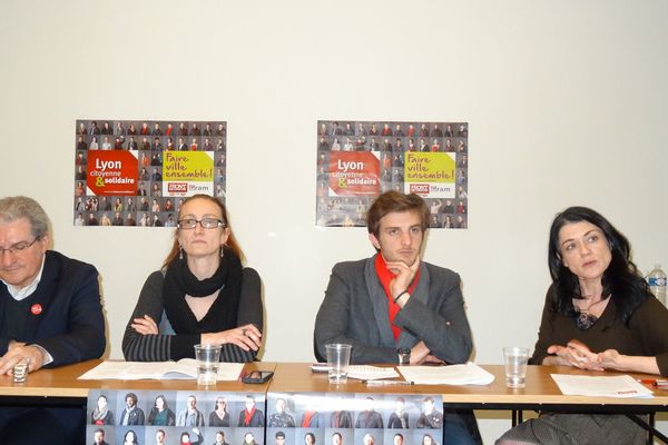 De droite à gauche , Nathalie Perrin Gilbert (Gram),  Andréa Kotarac (PG) , Aline Guitard (PCF) et Armand Creus (Ensemble) 