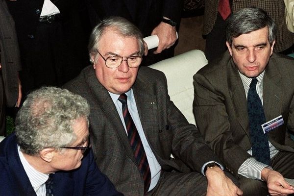 Mars 1990 : Pierre Mauroy et Jean-Pierre Chevènement, au congrès national du parti socialiste. 