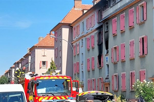 L'appartement ayant pris feu dans le quartier Drouot de Mulhouse (Haut-Rhin)