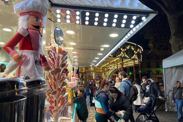 Un marché de Noël, image d'illustration.