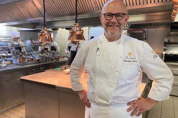 Le chef Christophe Moret est à la tête du restaurant doublement étoilé du domaine Les Crayères à Reims depuis le 1er mars.