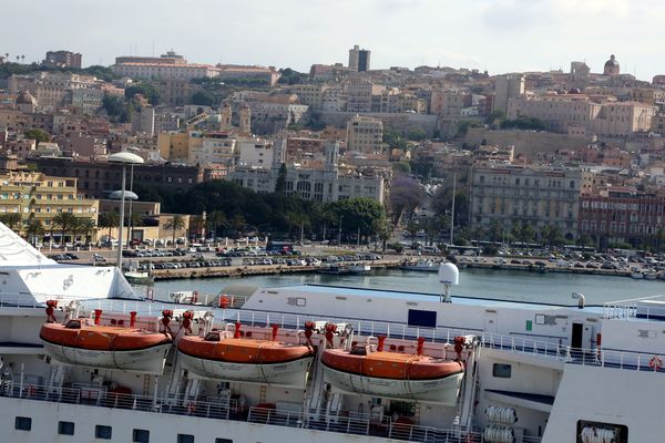 La Sardaigne, comme la Corse, avait proposé de conditionner la venue de touristes à des tests de Covid-19. Ce projet est pour l'heure à l'arrêt.