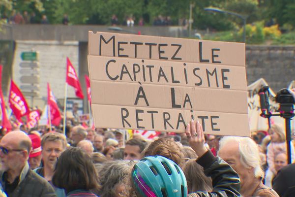 Plus de 10 000 manifestants à Besançon en ce 1er mai,  selon les syndicats.